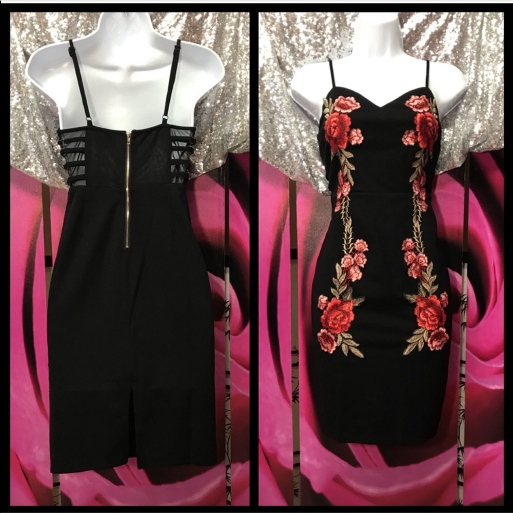 ❣️Sale was $45 down sizing❣️ Rose stitched mini dress